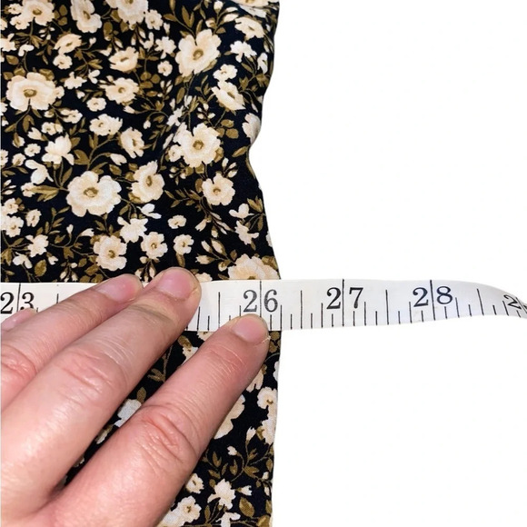 Old Navy black and cream floral tank top - Picture 10 of 11